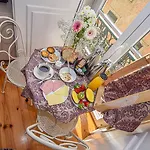 B In B Downtown Bed & Breakfast 3*