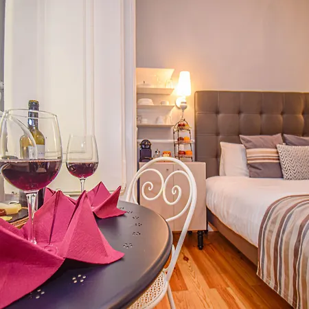 B In B Downtown Bed & Breakfast 3*