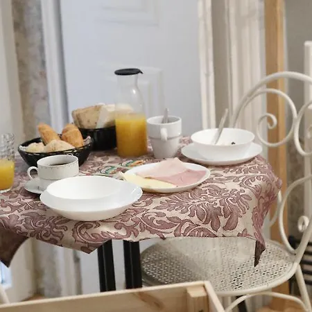 B In B Downtown Bed & Breakfast 3*